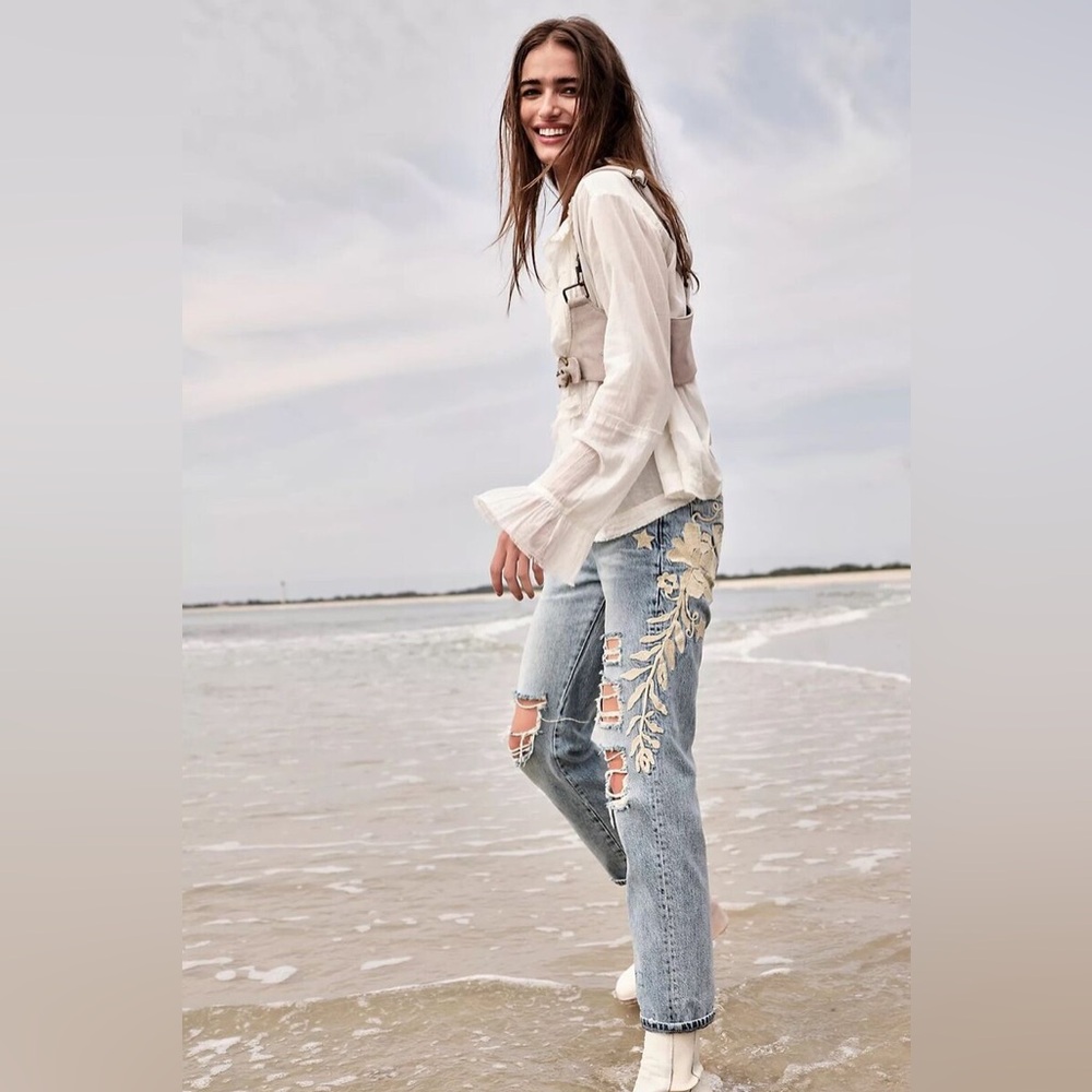 NWOT Free People x We the free Bren Embroidered Boyfriend Jeans sz 25